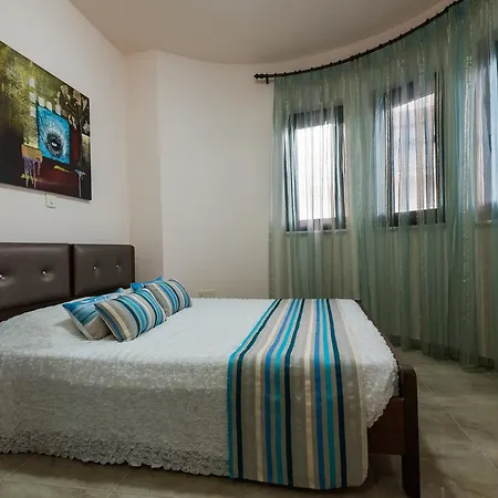 Luxury Regina فيلة بروتاراس